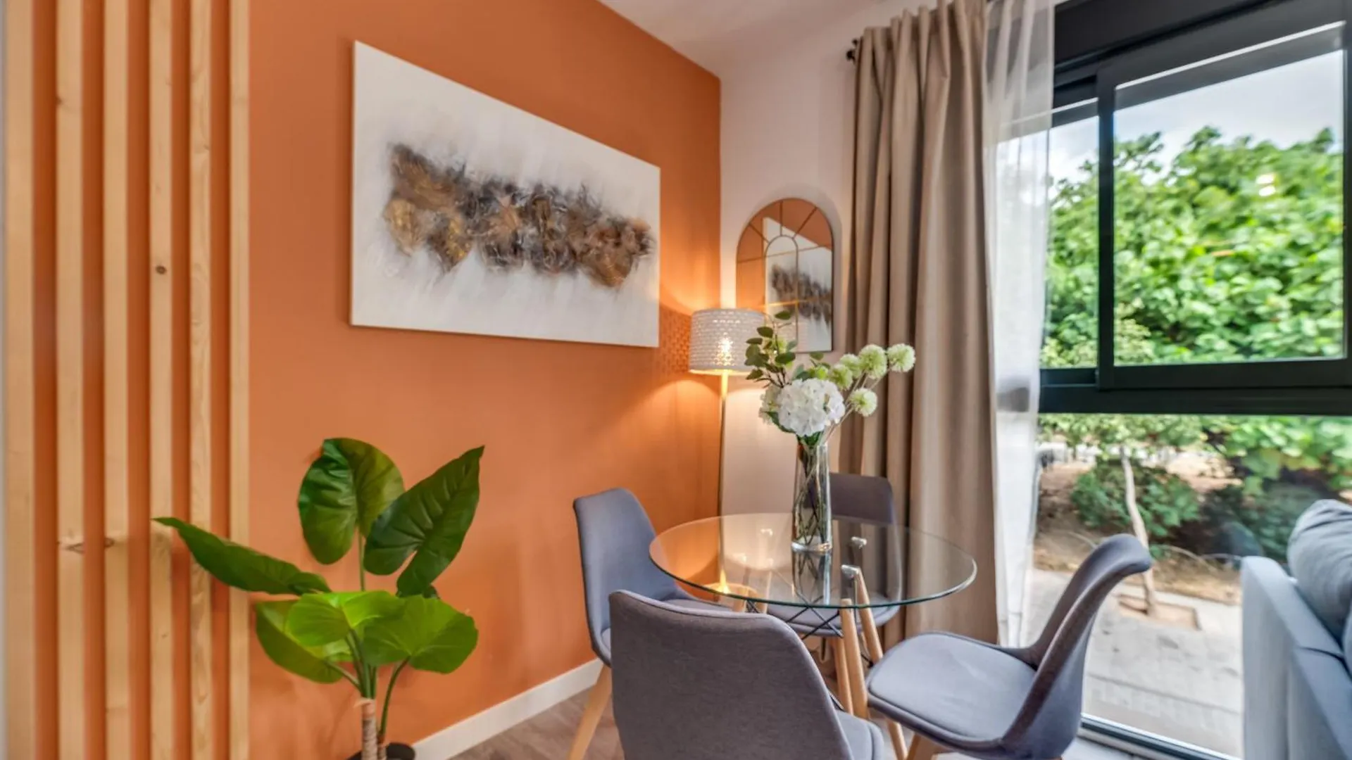 Modern Unit With View location